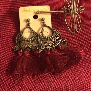 💍3 for $25💍Maroon tassel earrings